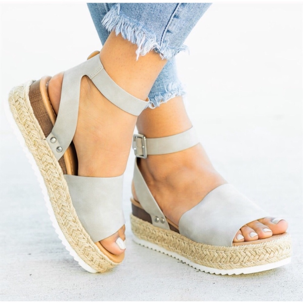 MOVING 🚚SALE GREY LEATHER WEDGE ESPADRILLE - Picture 2 of 2